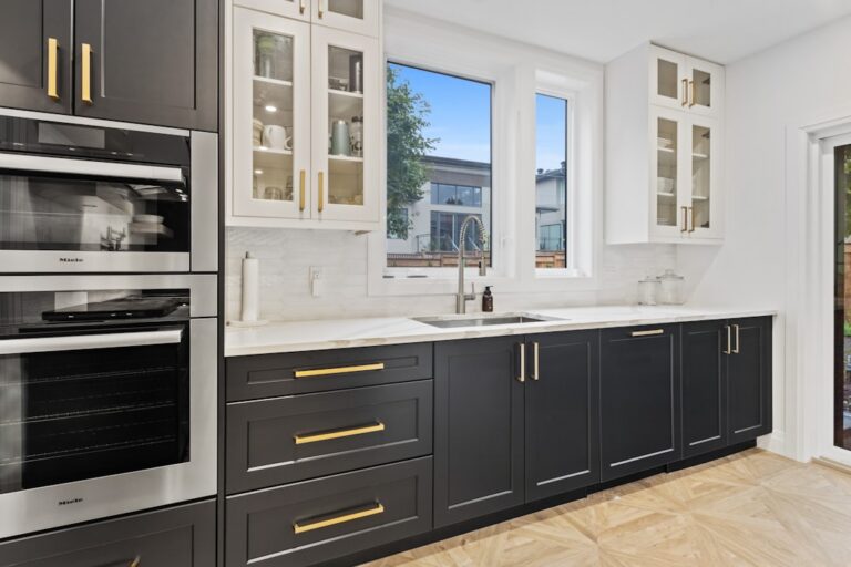 Creating a Modern Kitchen: Trends and Must-Have Items